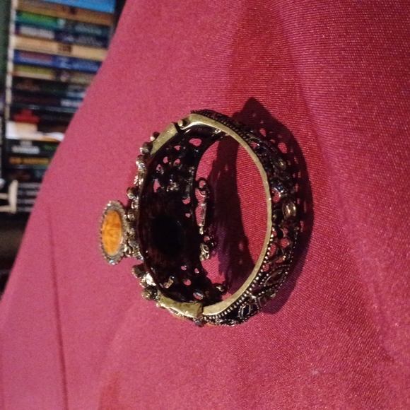 Decorative bracelet with ring attached💛 - Picture 2 of 5